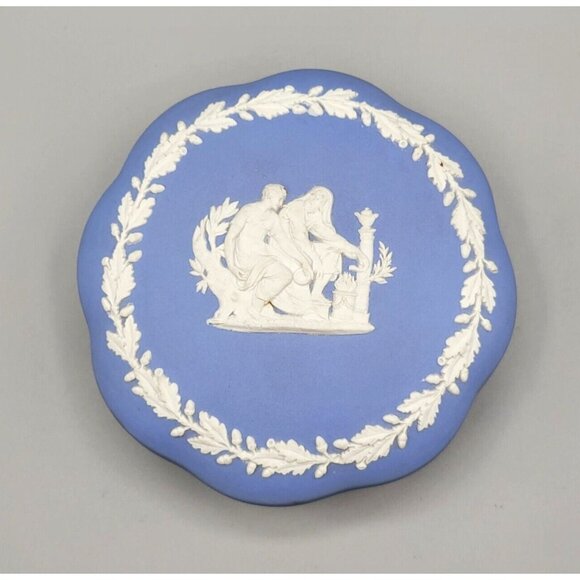 Wedgwood Blue Jasperware Round Scalloped Trinket Dresser Box Lid England - Picture 1 of 10